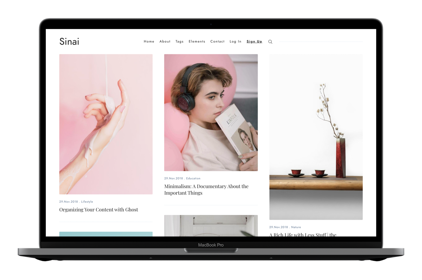 Sinai Ghost theme homepage with a clean post grid